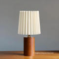 Lampe de table vintage en bois massif